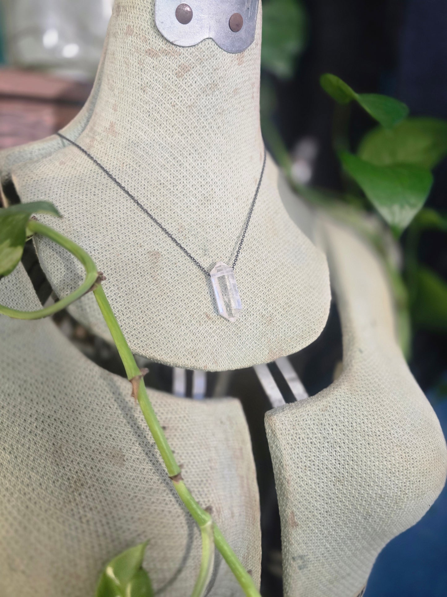Goddexx Quartz Necklace – II