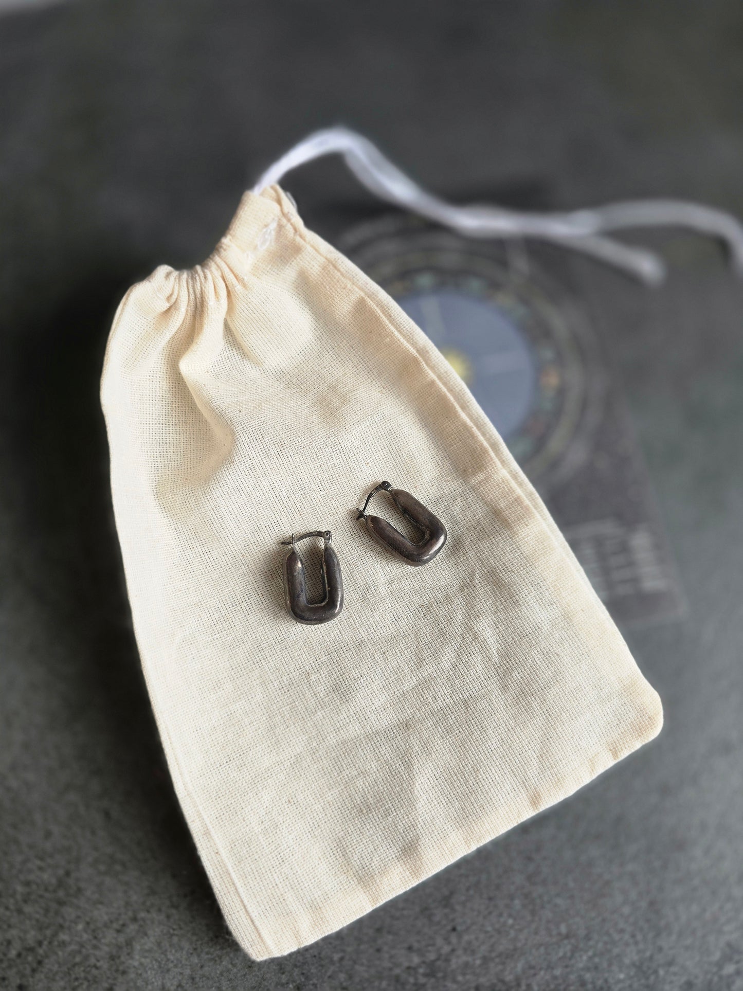 Nocrutna Hollow Form Hoops