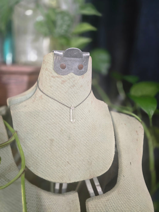 Goddexx Quartz Necklace – V