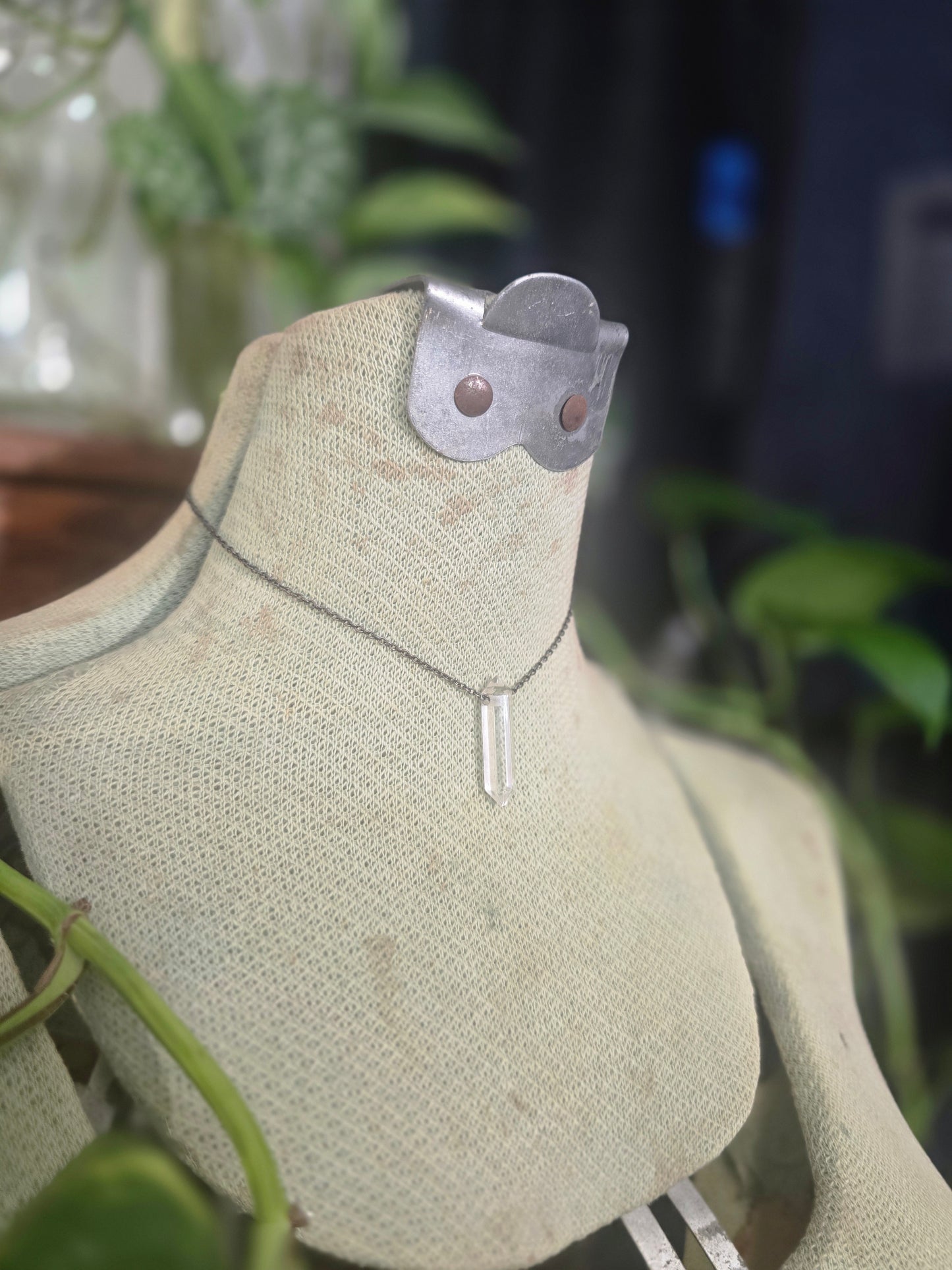Goddexx Quartz Necklace – V