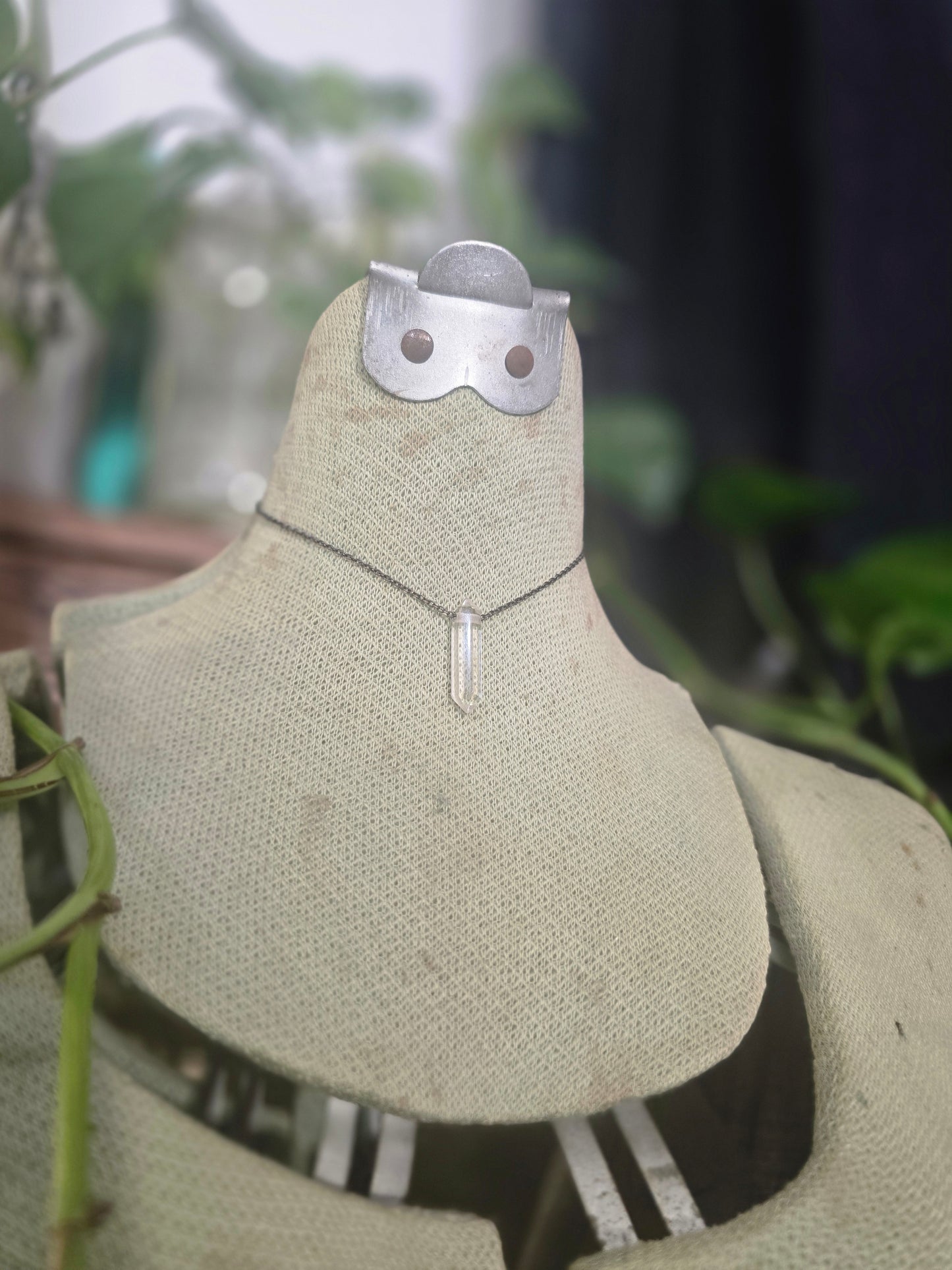 Goddexx Quartz Necklace – V