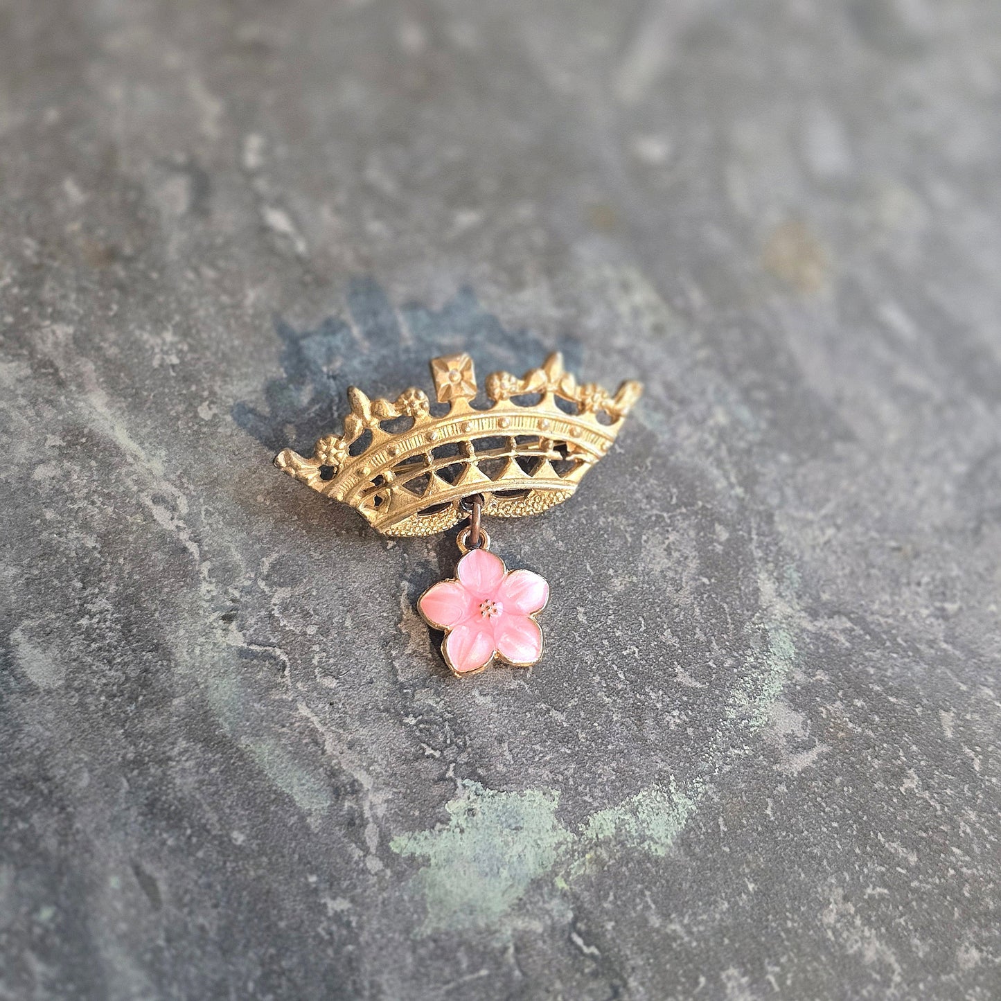 Faye Queen Brooch